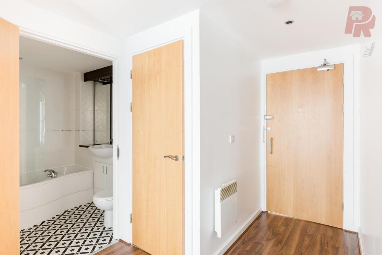 Massplaza 2 Bedroom With Balcony - Hi Floor *